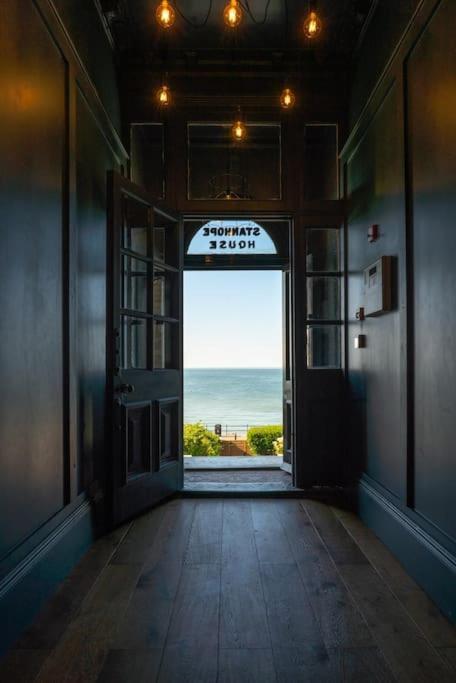 Beachfront Luxury Home With Spectacular Sea Views Herne Bay Exterior photo