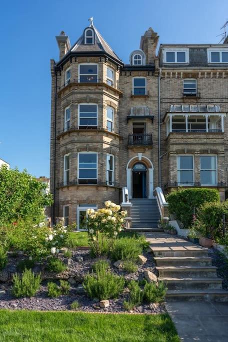 Beachfront Luxury Home With Spectacular Sea Views Herne Bay Exterior photo