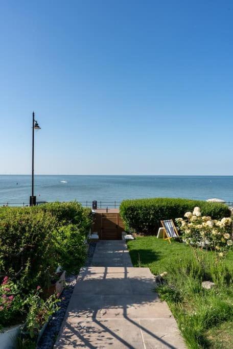 Beachfront Luxury Home With Spectacular Sea Views Herne Bay Exterior photo